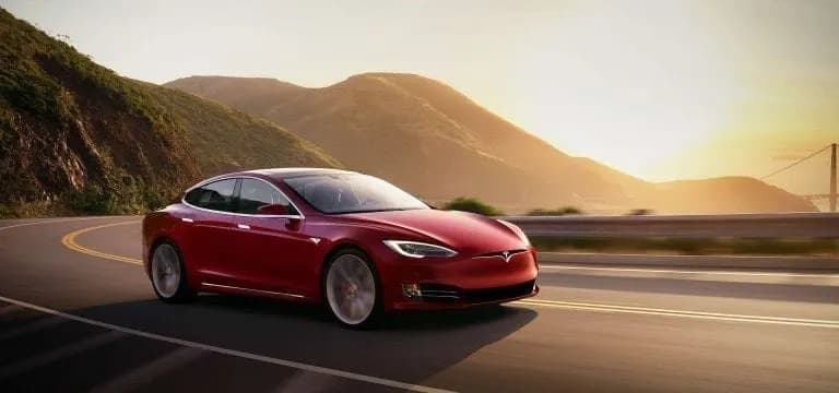 Tesla - co to jest? Kluczowe informacje o marce i jej innowacjach