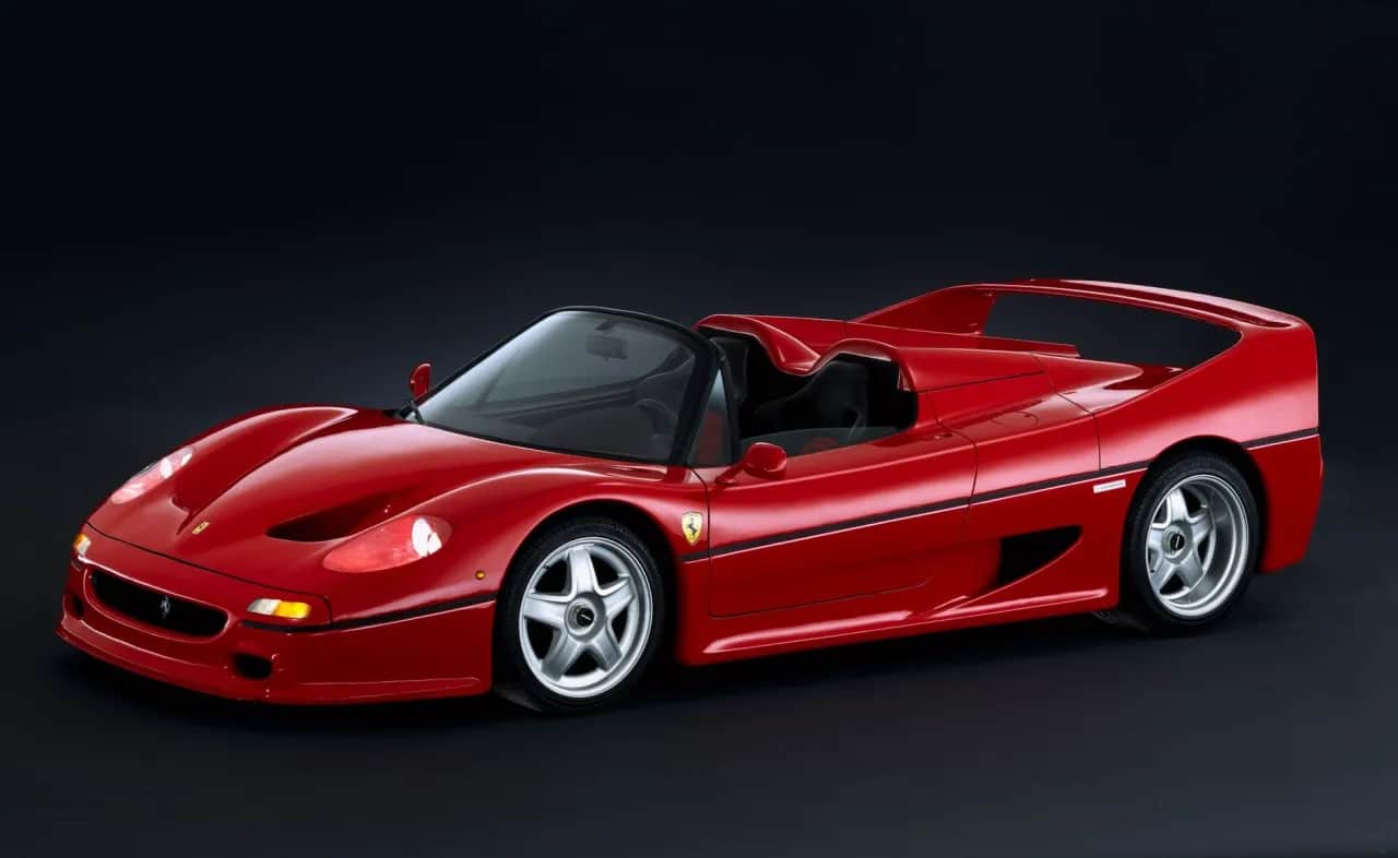 Ile koni ma Ferrari? Odkryj moc legendarnych modeli Ferrari