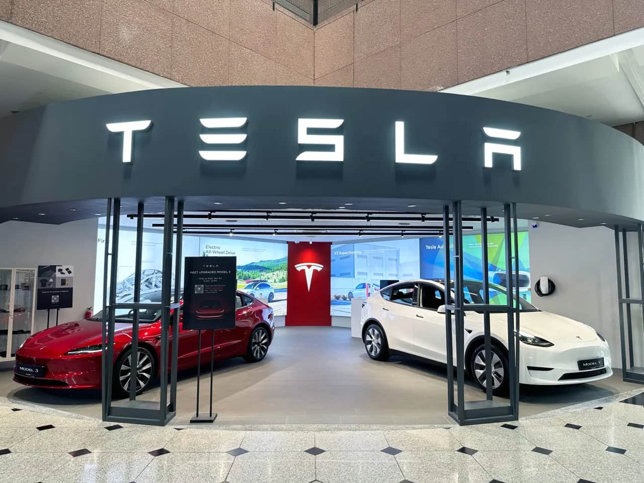 Tesla co to? Poznaj historię, innowacje i znaczenie firmy