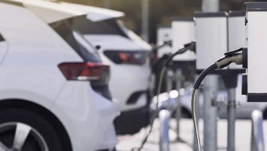 Ile kilometrów przejedzie samochód elektryczny? Zaskakujące fakty i porady