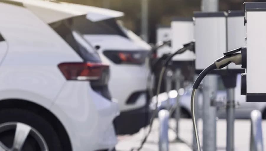 Ile kilometrów przejedzie samochód elektryczny? Zaskakujące fakty i porady