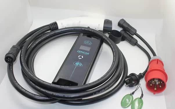 Jaką ładowarkę do samochodu elektrycznego wybrać, aby zaoszczędzić?