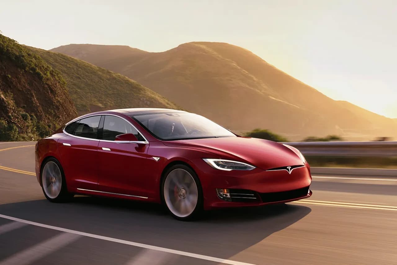 Tesla ile do 100 km/h: Jak szybko przyspieszają różne modele?