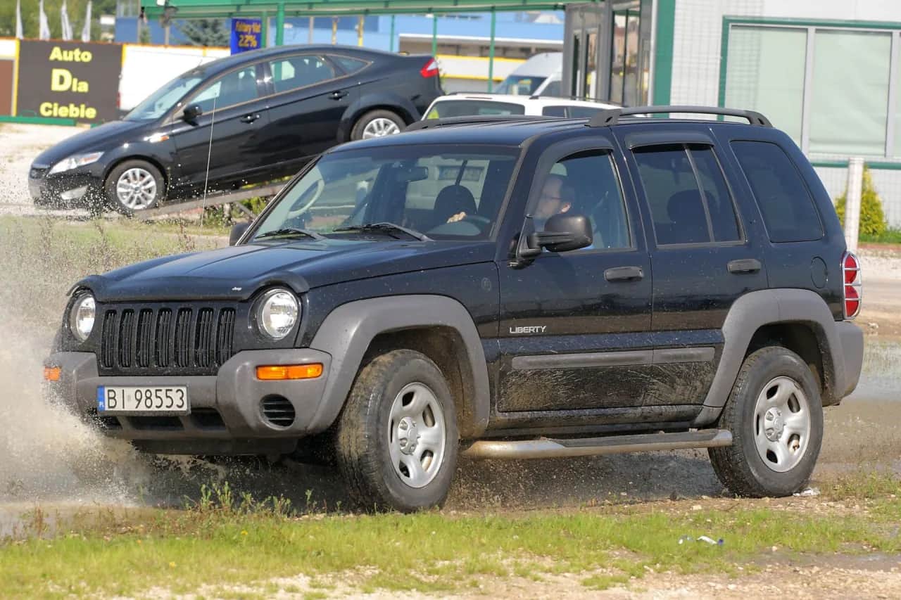 Jeep Liberty jaki silnik wybrać? Porównanie opcji silnikowych
