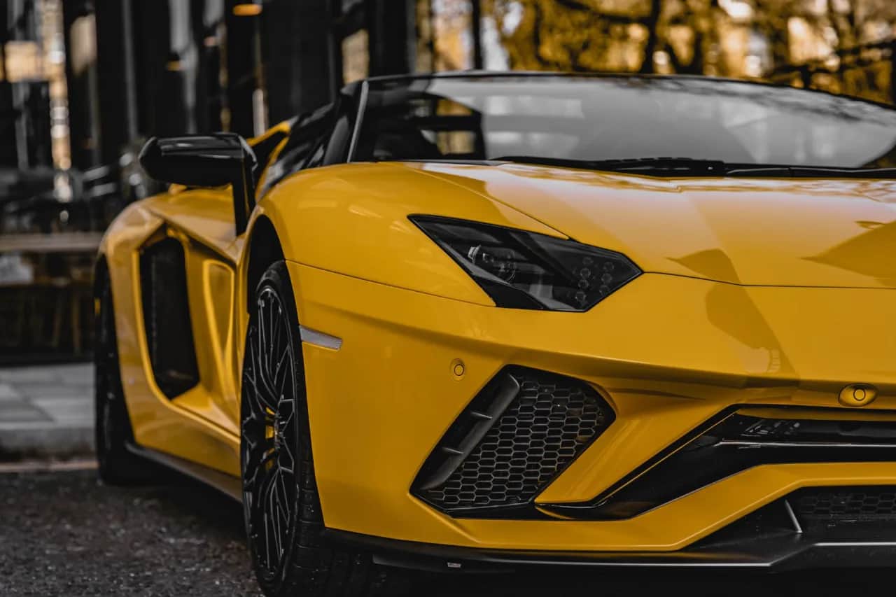 Ile kosztuje wypożyczenie lamborghini huracan w Polsce? Ceny i porady