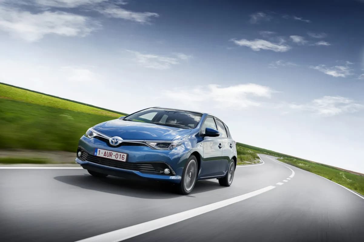 Toyota Auris Hybrid: Jakie paliwo wybrać dla lepszej wydajności?