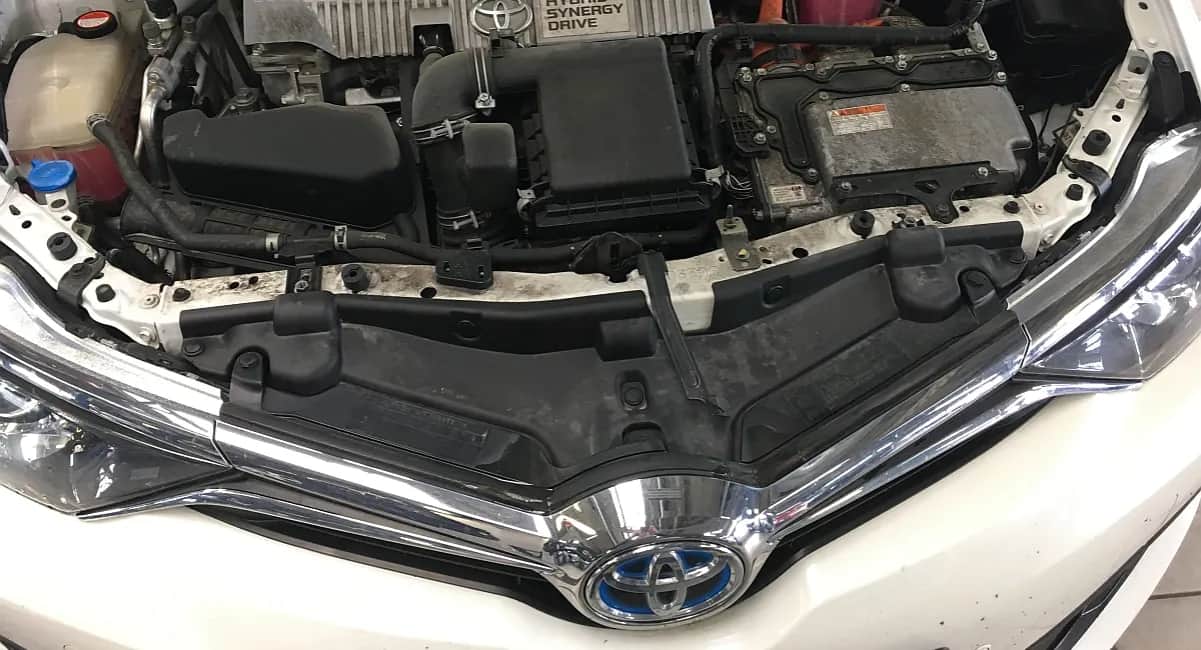 Jak uruchomić silnik w Toyota Auris Hybrid - uniknij problemów z odpaleniem