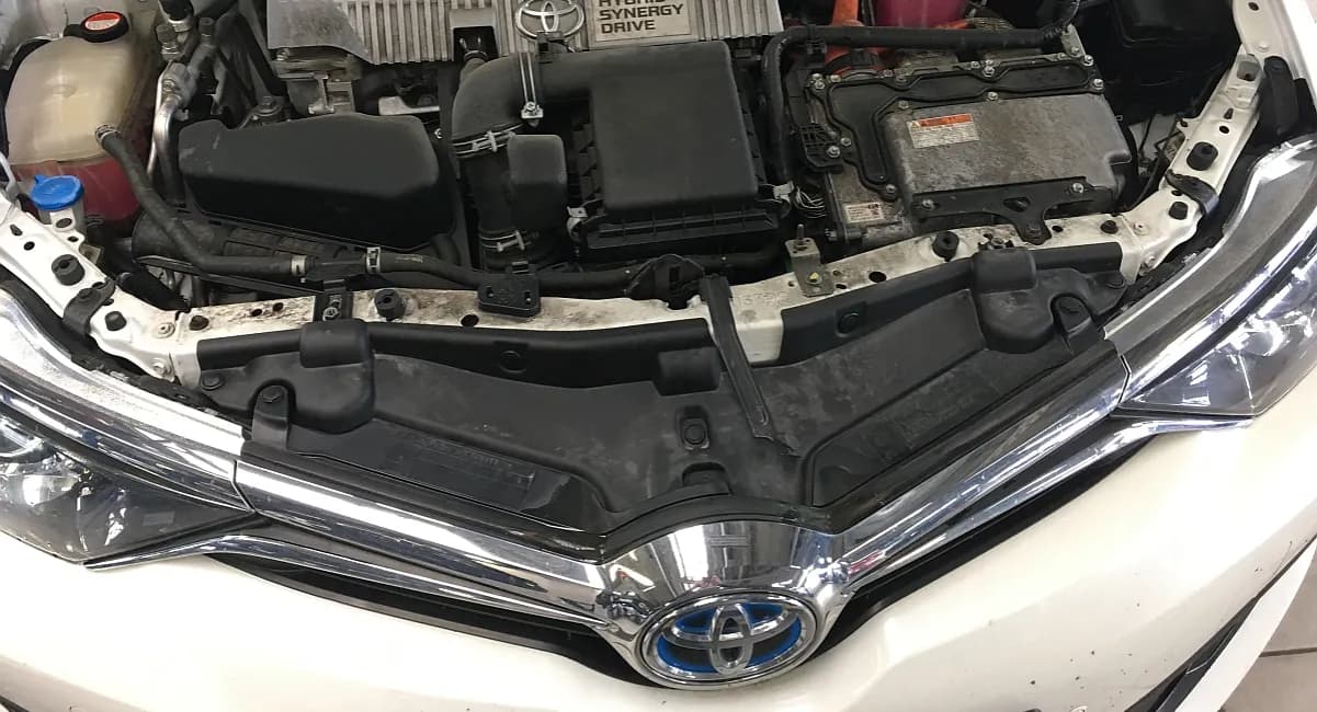 Jak uruchomić silnik w Toyota Auris Hybrid - uniknij problemów z odpaleniem