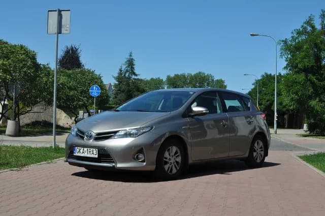 Jakie ciśnienie w oponach Toyota Auris Hybrid? Sprawdź, by uniknąć problemów