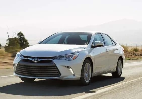 Ile pali Toyota Camry Hybrid? Sprawdź realne zużycie paliwa