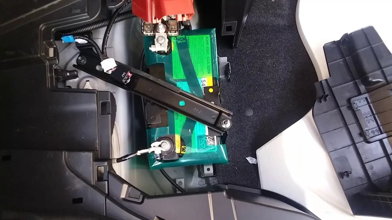 Gdzie jest akumulator w Toyota RAV4 Hybrid? Odkryj jego lokalizację