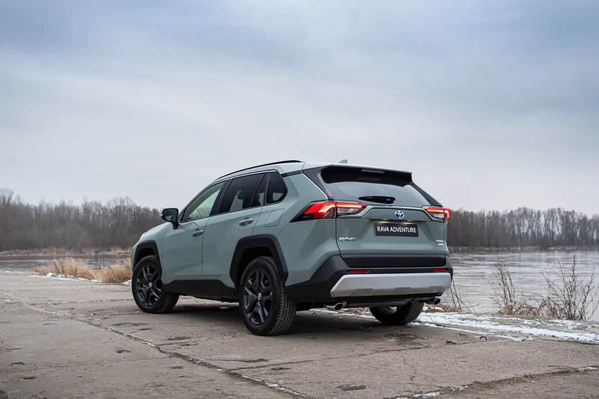 Ile kosztuje toyota rav4 hybrid? Ceny, promocje i porównania modeli