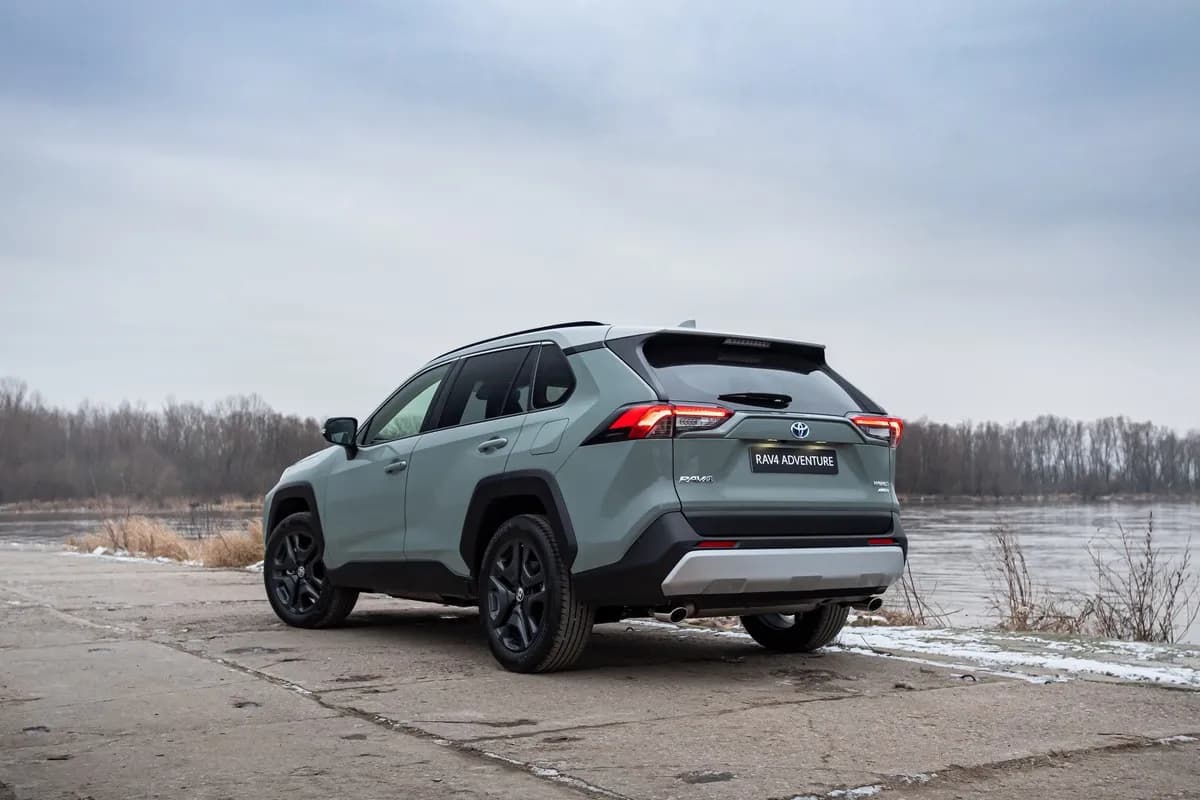 Ile kosztuje toyota rav4 hybrid? Ceny, promocje i porównania modeli