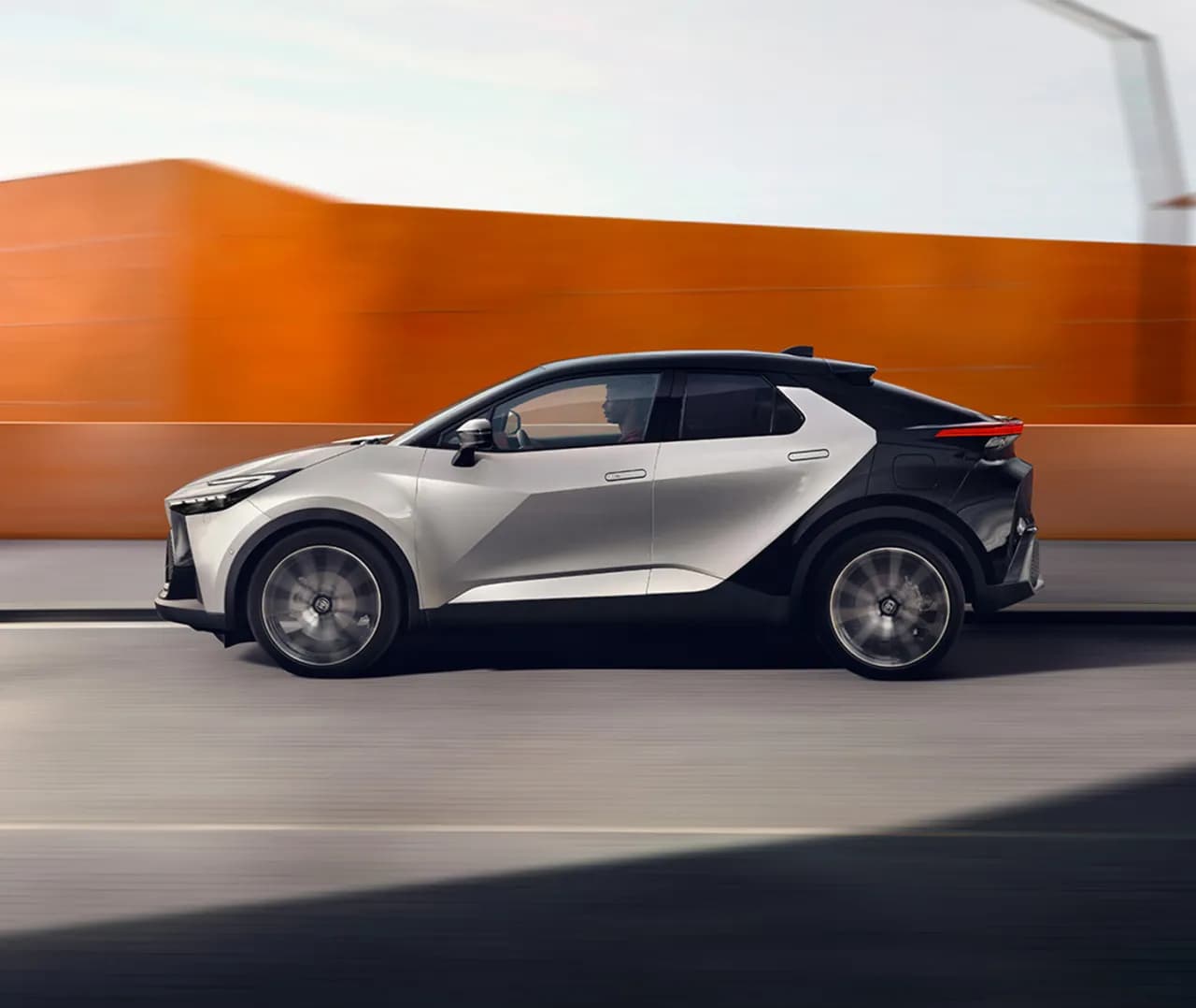 Ile kosztuje nowa Toyota C-HR hybrid? Ceny i opcje, które musisz znać