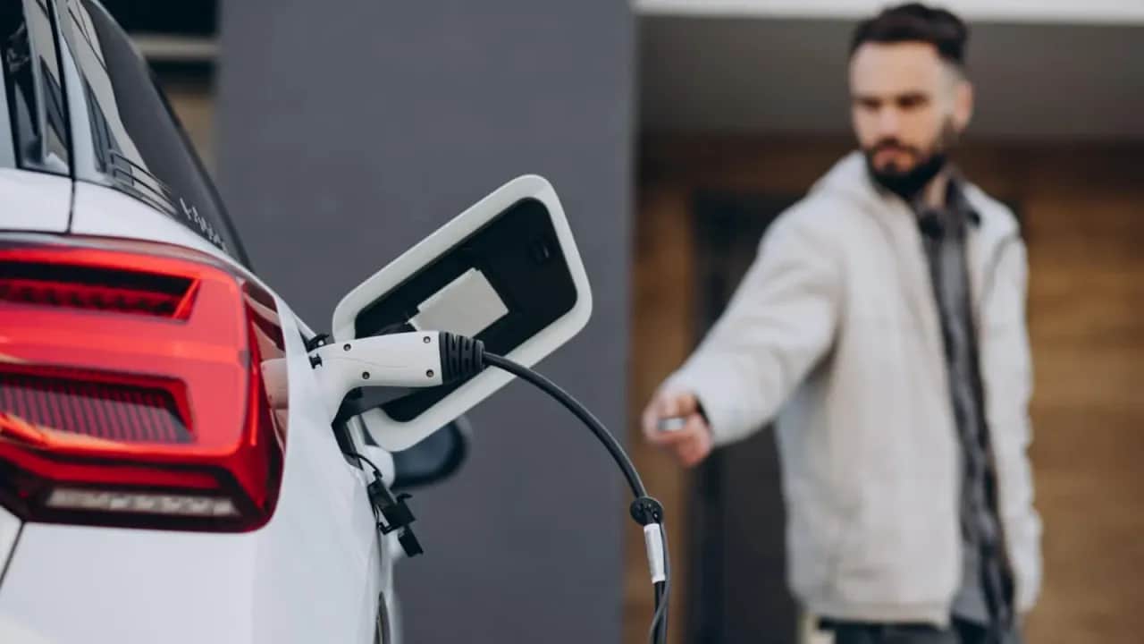 Jak ładować samochód elektryczny w domu - uniknij wysokich kosztów